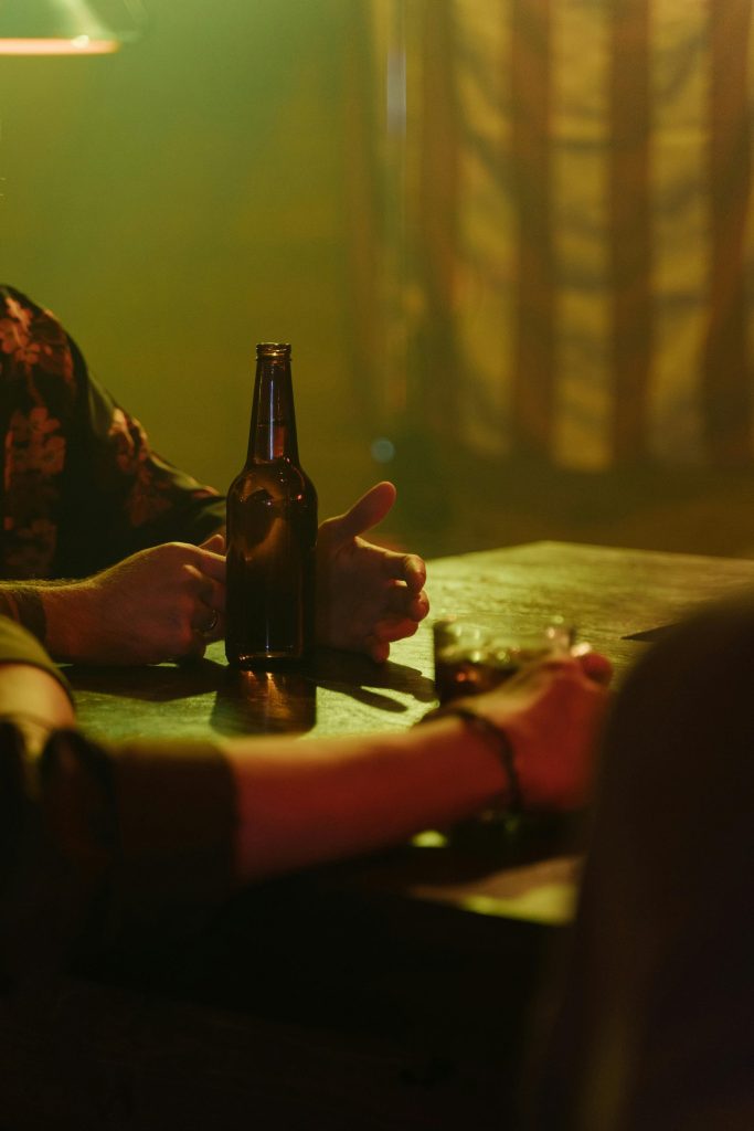 El consumo de alcohol y drogas: claves para hablarlo en casa