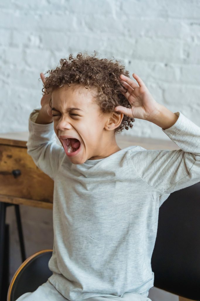 ¿Por qué las rabietas de mis hijos continúan?